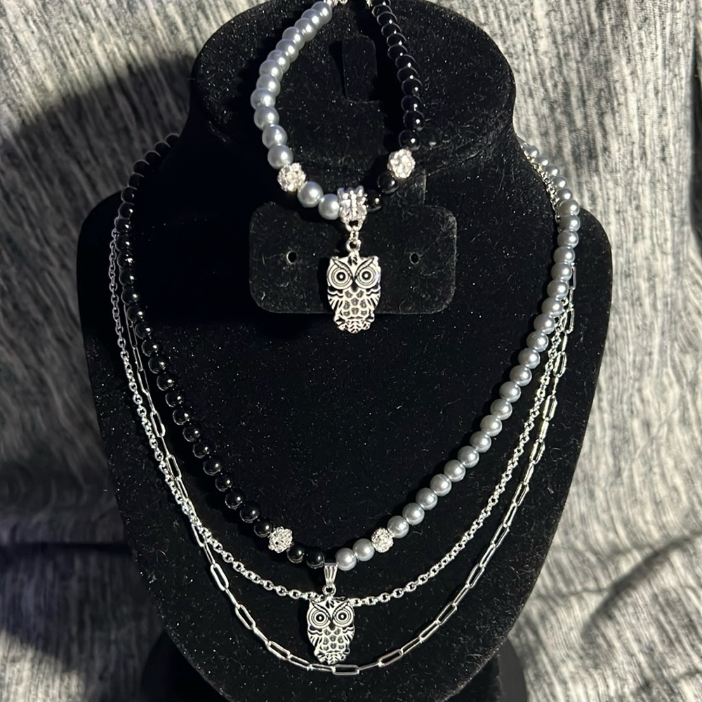 16-19 INCH TRIPLE NECKLACE WITH CHAIN EXTENDER. 7 INCH BRACELET. HANDMADE BY ME